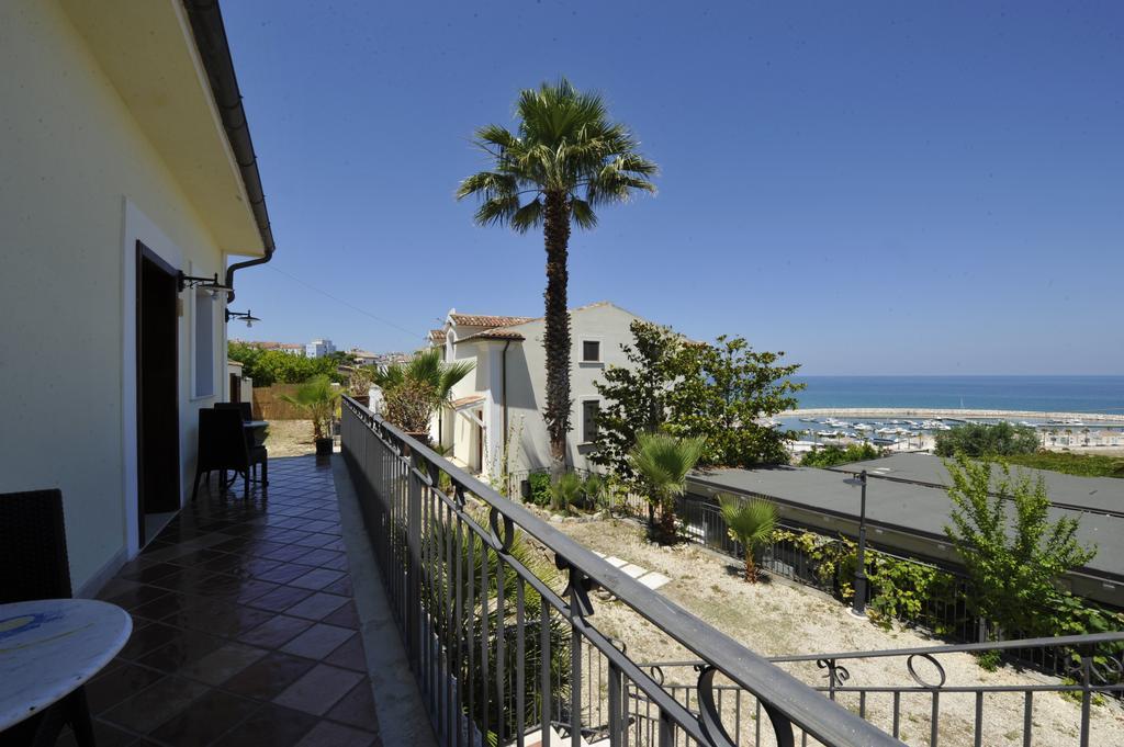 Albergo Villa Vittoria Rodi Garganico Εξωτερικό φωτογραφία